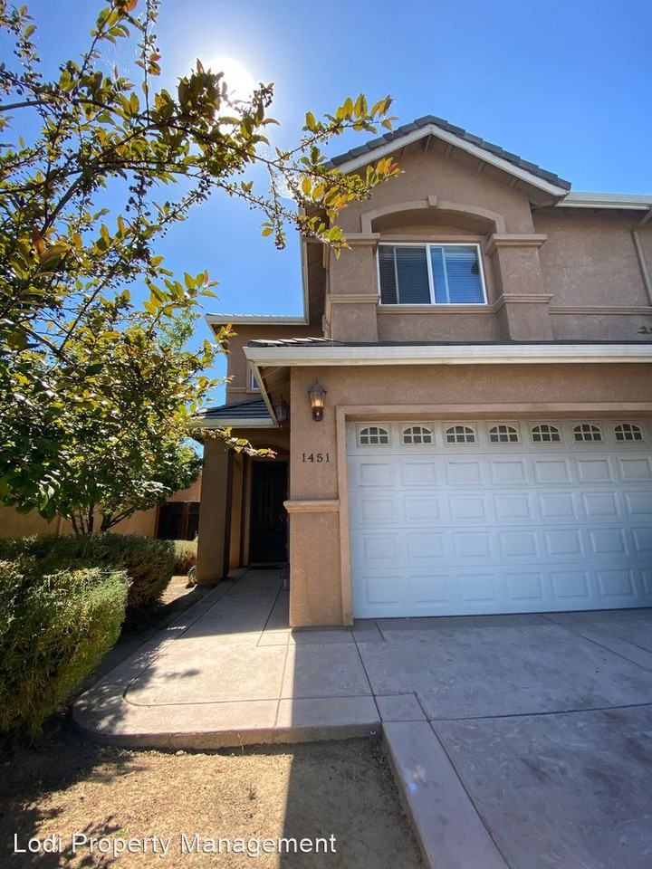 1451 Lakeshore Dr - Photo 2 of 14