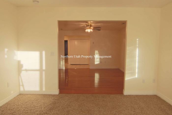 2136 Reeves Ave - Photo 3 of 22