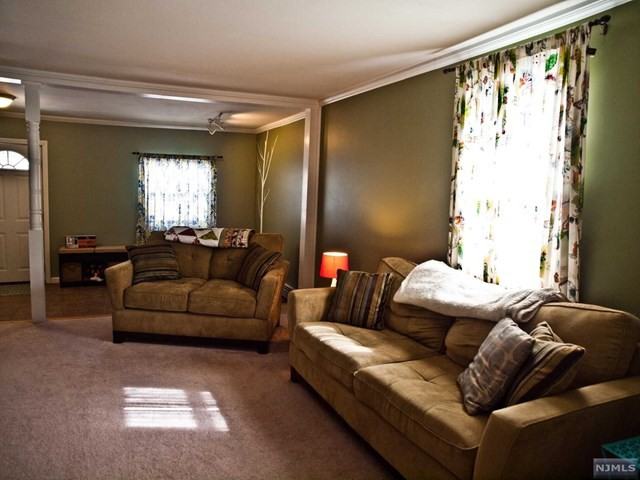 19 Lyman Ave - Photo 3 of 20