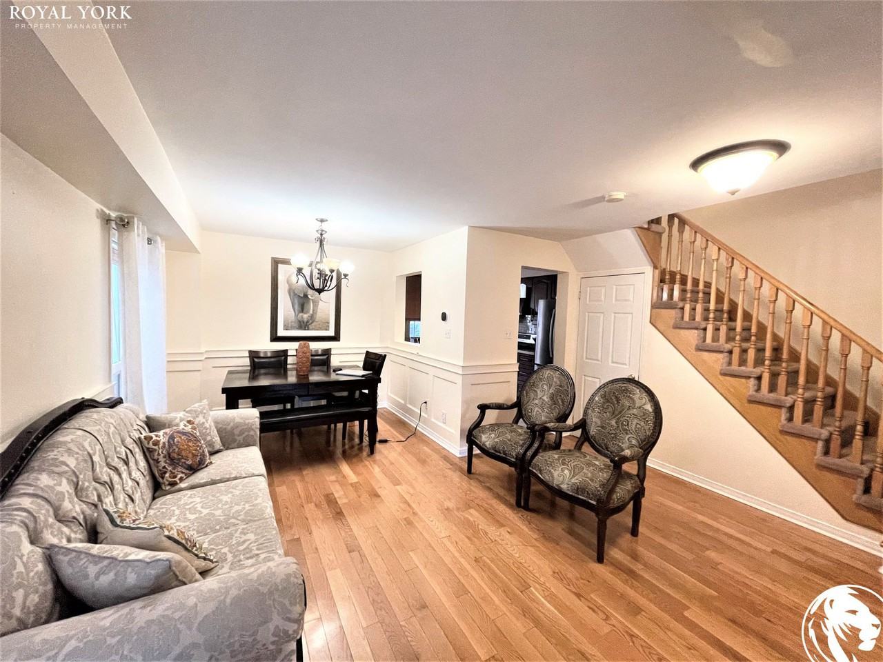 99 Howling Cres - Photo 3 of 34