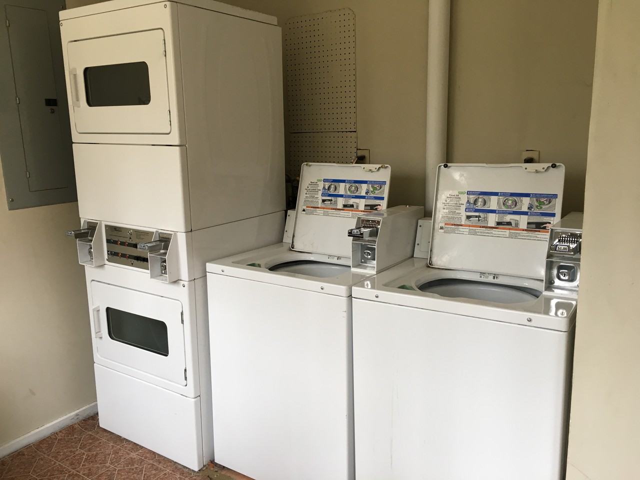 Elizabeth Heights - Photo 2 of 2