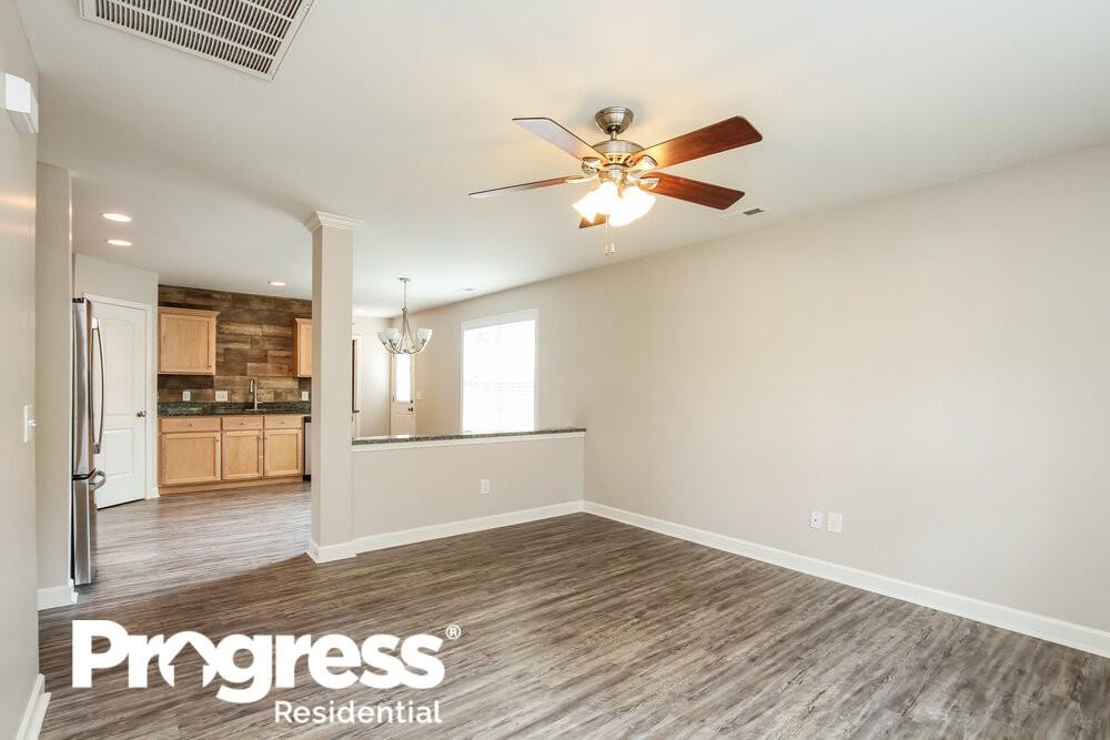 1023 Lakeview St - Photo 3 of 16