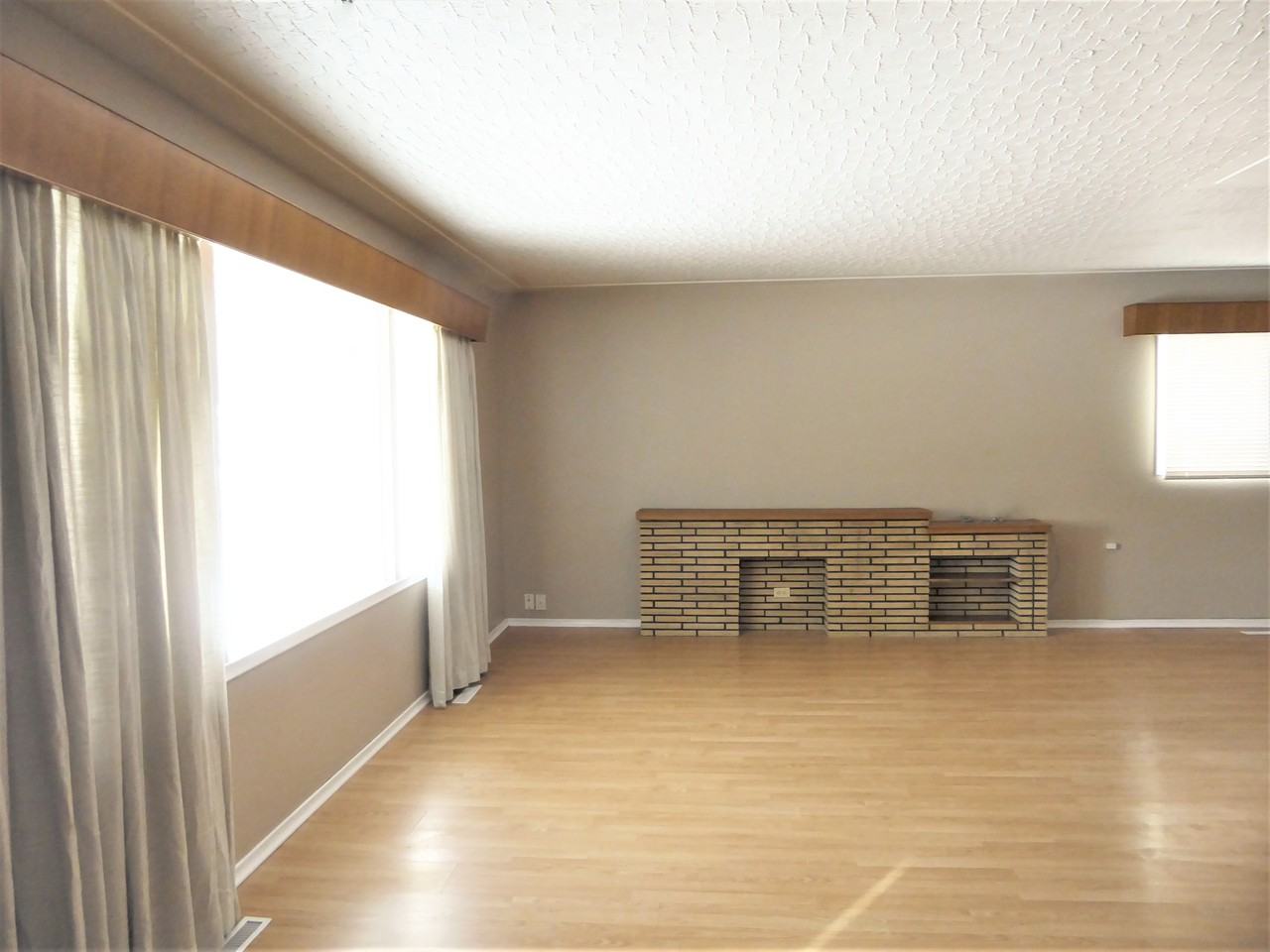 12812 96 Street - Photo 2 of 10