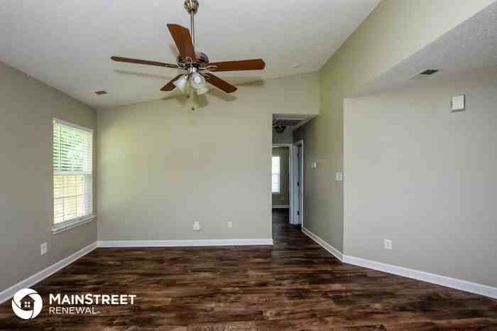 1813 Cagney St - Photo 3 of 18