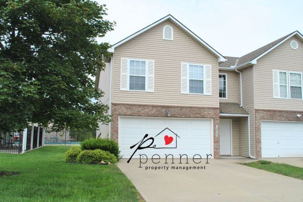 1605 Nw Samantha Ct - Photo 2 of 29
