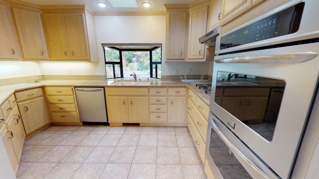 1200 Heritage Ct - Photo 2 of 13