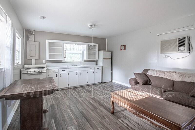 33 Dorothy St - Photo 3 of 16