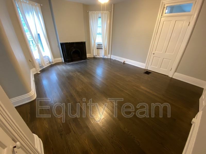 2531 Moorman Ave - Photo 3 of 7