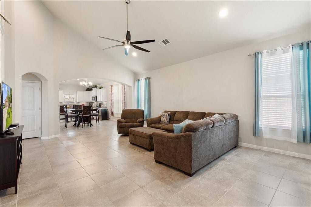 601 Flag Ln #1 - Photo 3 of 10