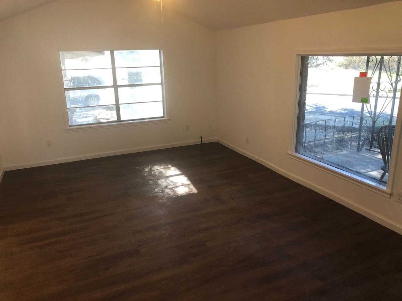 801 M L K Dr - Photo 3 of 20