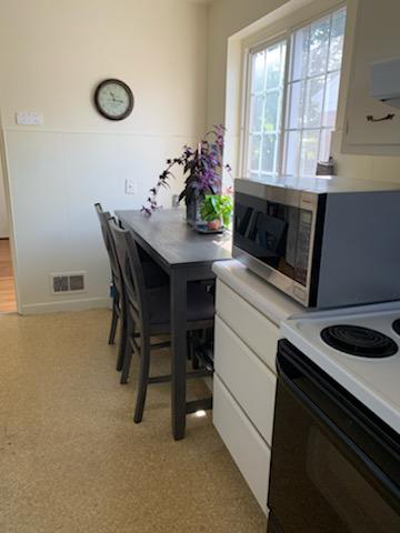 1574 Oak Knoll Dr - Photo 3 of 10