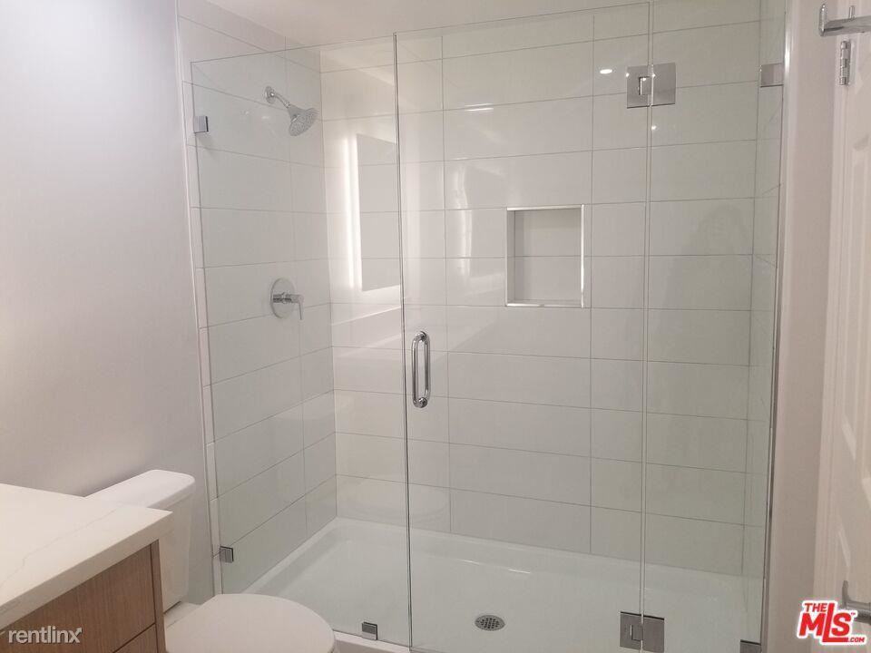 555 S Barrington Ave Ph 513 - Photo 3 of 12