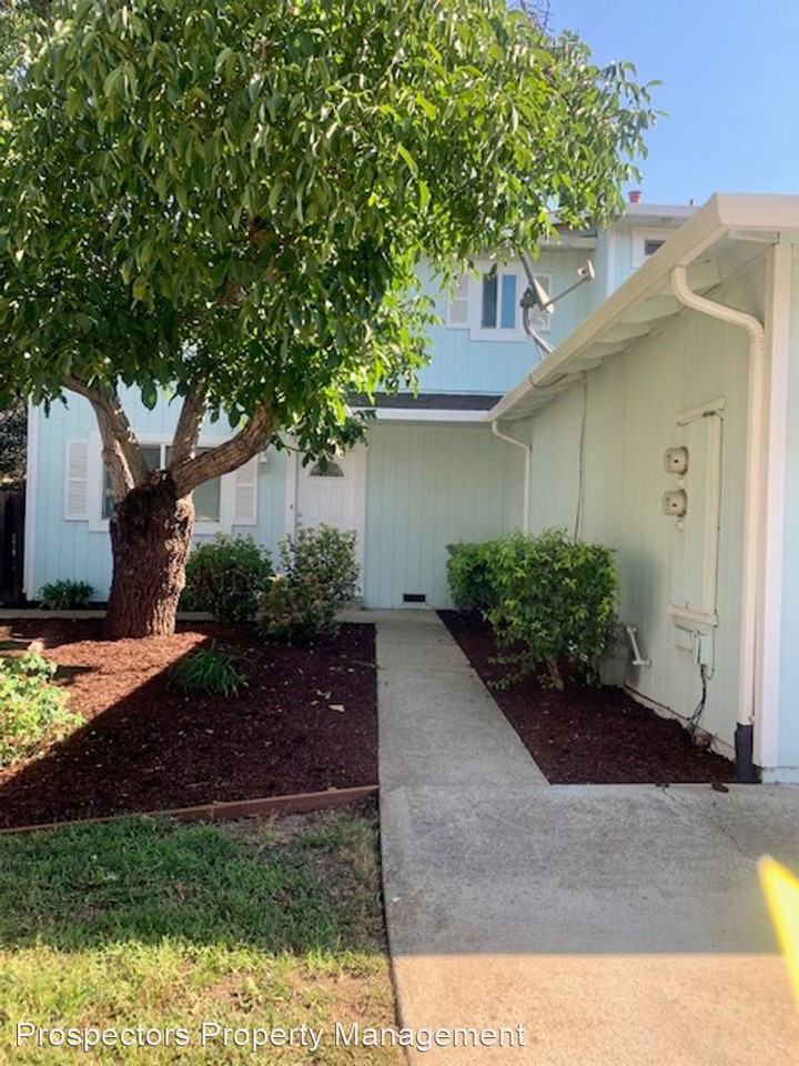 17280 Markross Ct - Photo 3 of 18