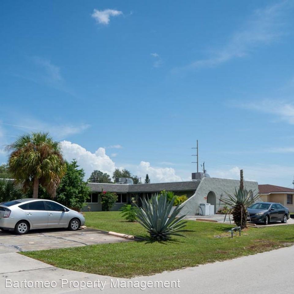 2927 SE 15th Pl - Photo 3 of 15