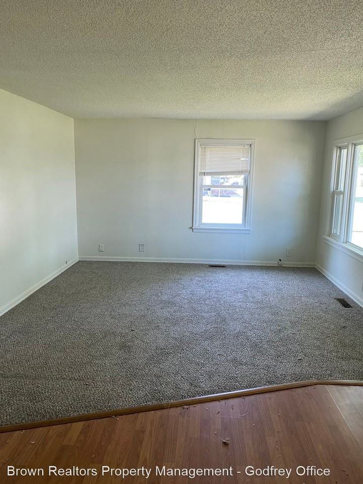 206 Vine St - Photo 2 of 10