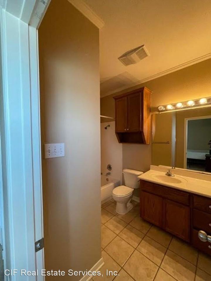 1809 S 11th St - Photo 3 of 3