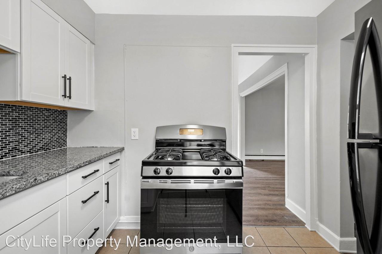 1509 Rockland Avenue - Photo 3 of 19