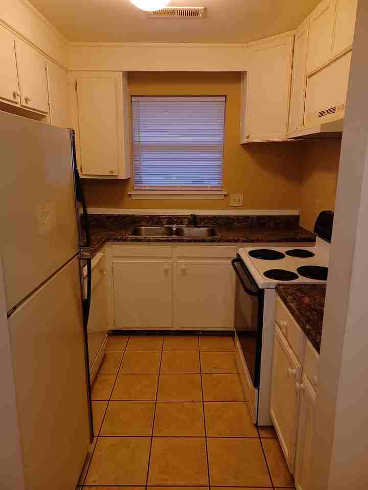 101 Drake Ct - Photo 2 of 9
