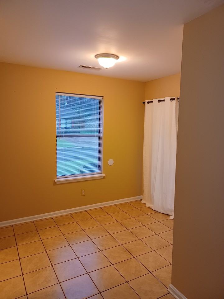 101 Drake Ct - Photo 3 of 9