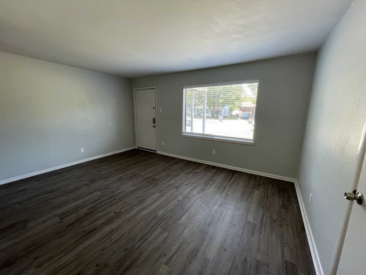 720 Emberwood Dr - Photo 2 of 9