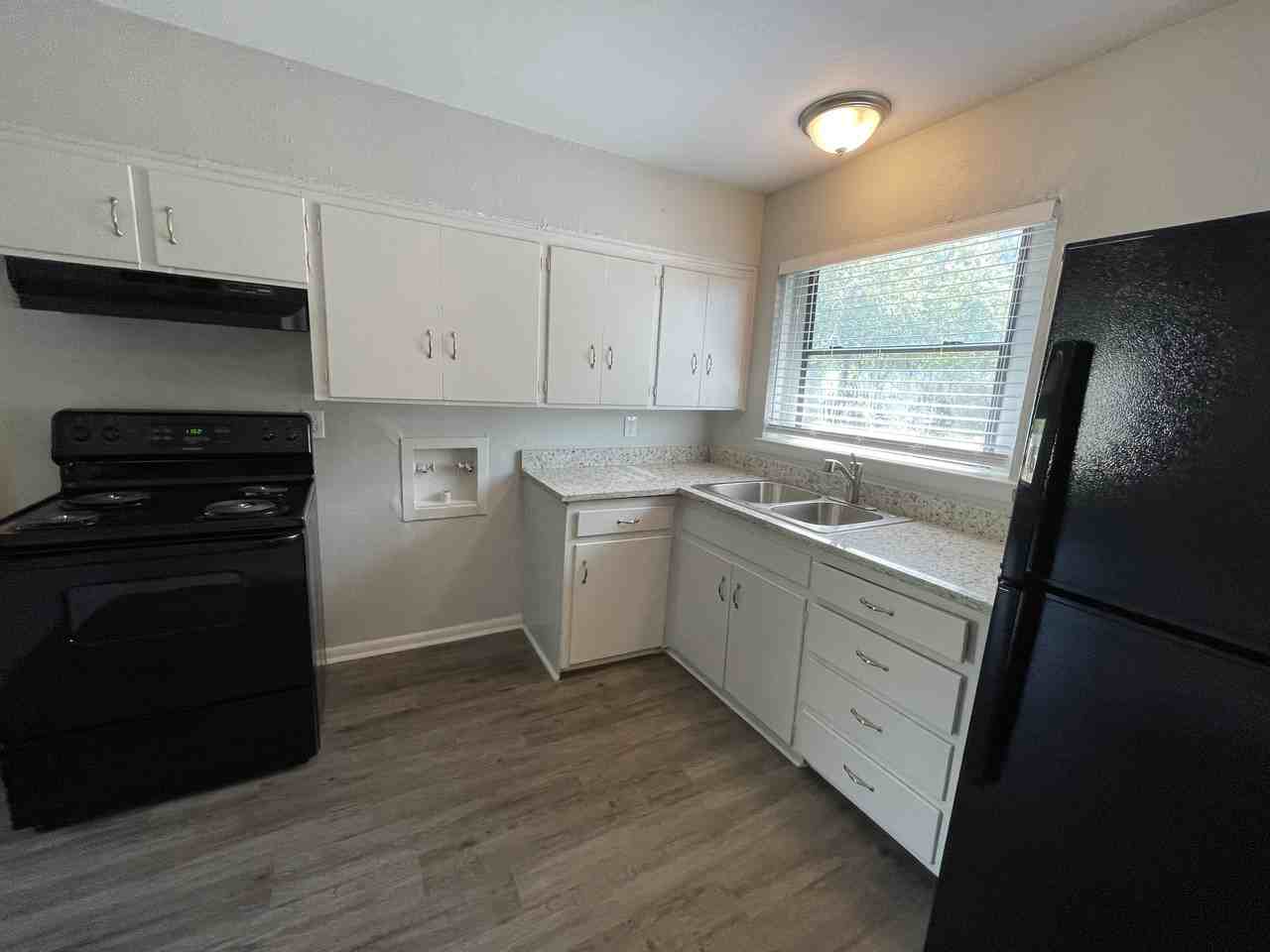 720 Emberwood Dr - Photo 3 of 9