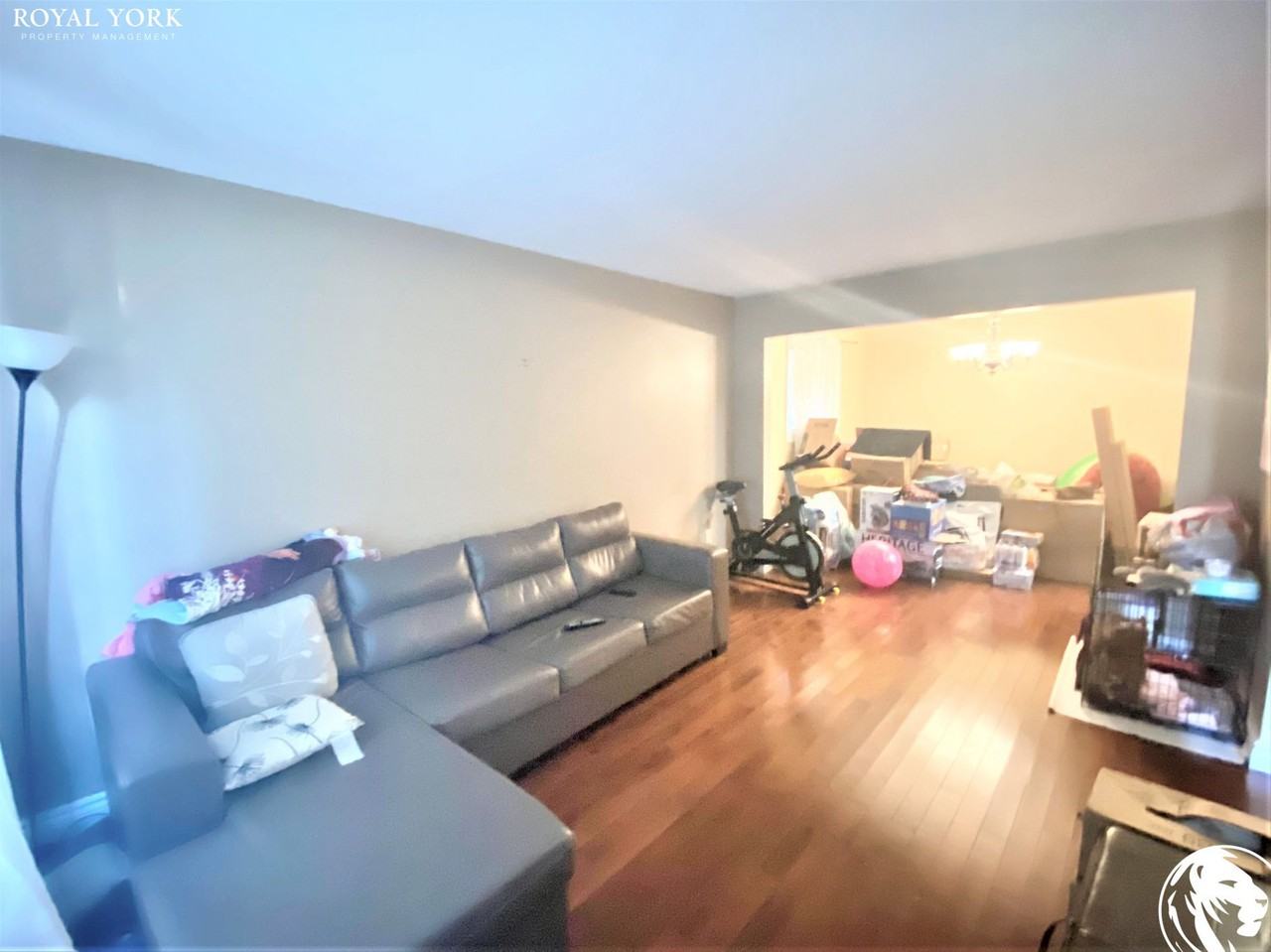 21 Mowat Crt #1 - Photo 2 of 11