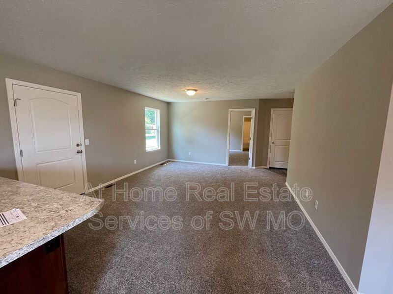 491 Hudson Ave - Photo 5 of 13