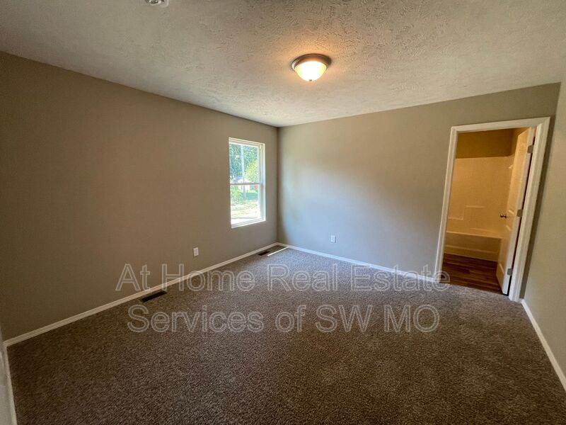 491 Hudson Ave - Photo 6 of 13