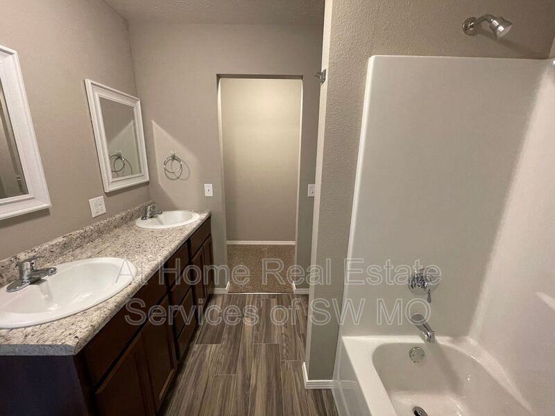 491 Hudson Ave - Photo 7 of 13