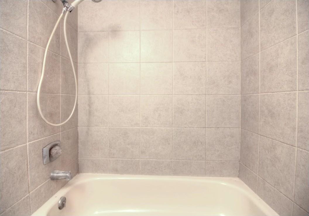 5501 E Mayflower Ln #3 - Photo 7 of 12