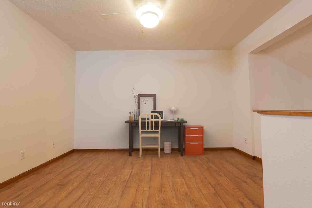 885 Fraser Ln #B - Photo 2 of 9