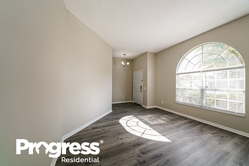 7409 Sade St - Photo 3 of 16