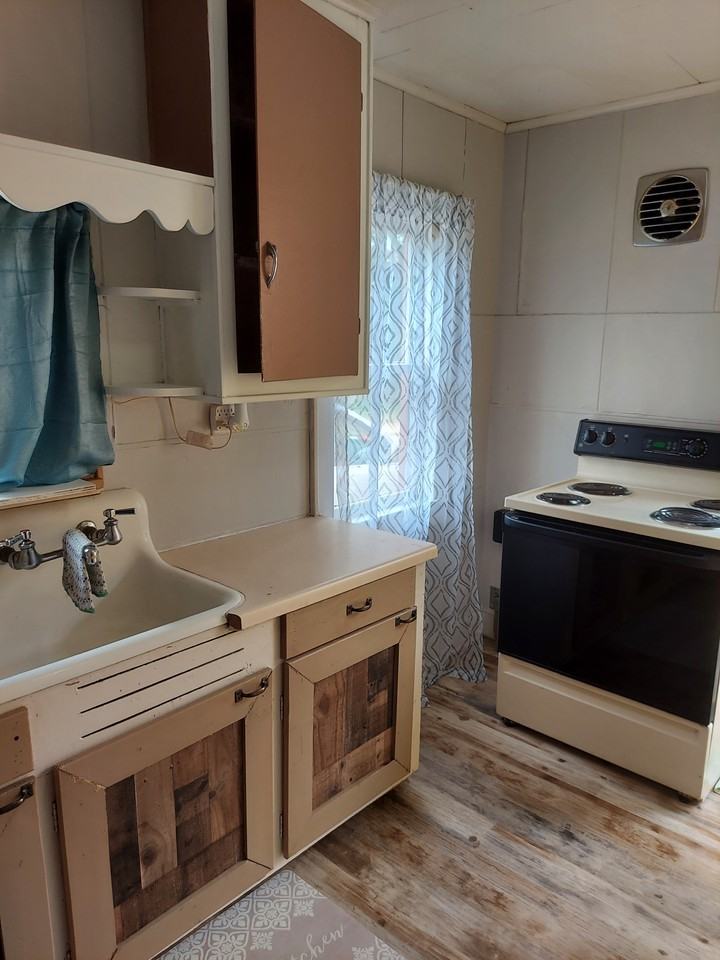 496 W State St #1 - Photo 2 of 3