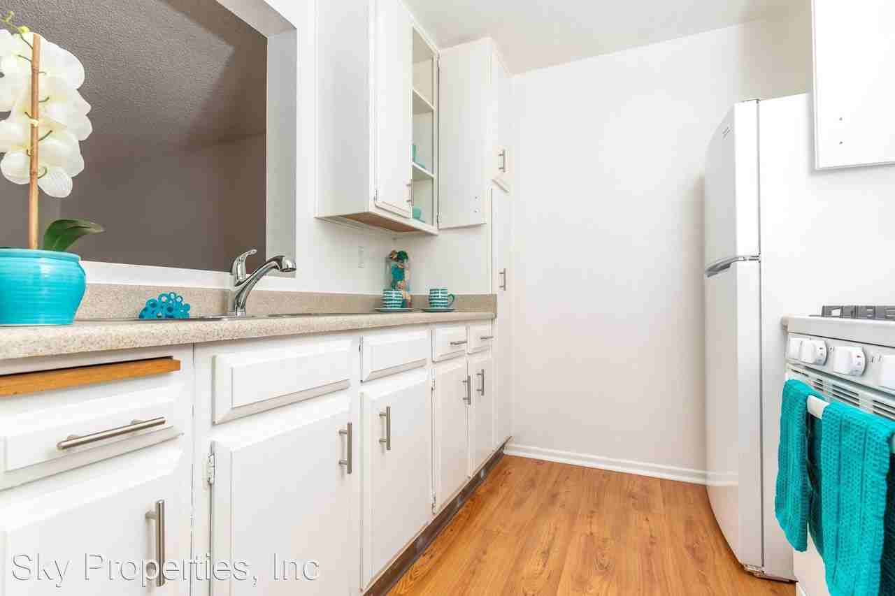 118 W. Mission Rd. - Photo 2 of 11