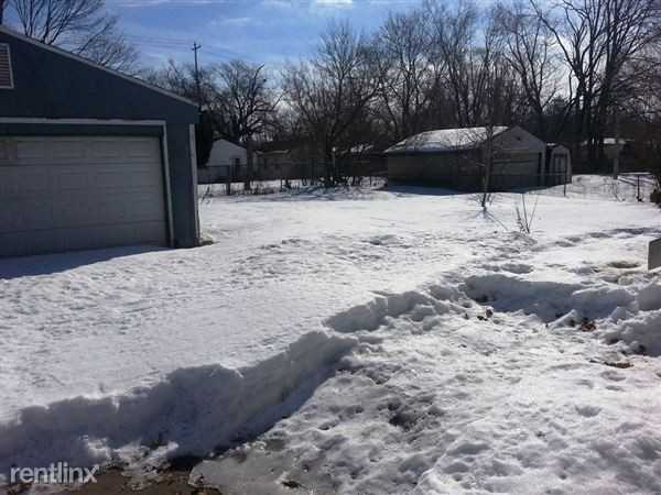 635 S Foster Ave - Photo 2 of 6