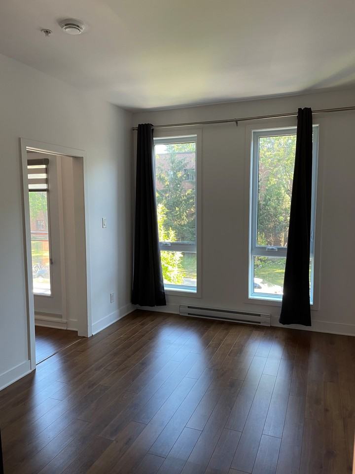 2350 Avenue Aird #215 - Photo 2 of 11