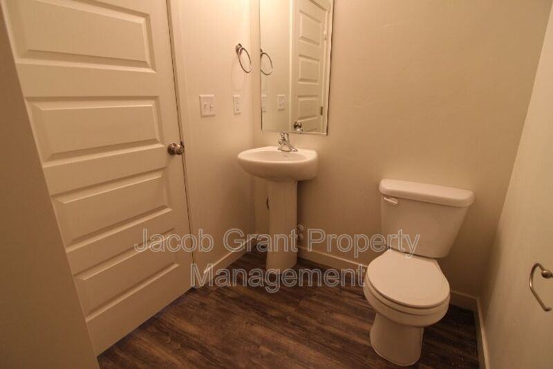 139 Lincoln Dr #139 - Photo 3 of 5