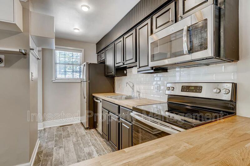 1253 Locust St - Photo 2 of 3