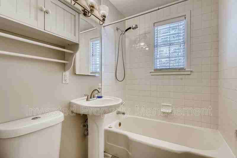 1253 Locust St - Photo 3 of 3