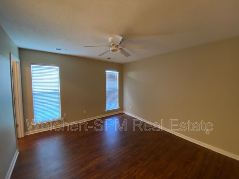 2547 Boxford Ln - Photo 2 of 4