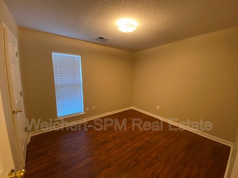2547 Boxford Ln - Photo 4 of 4