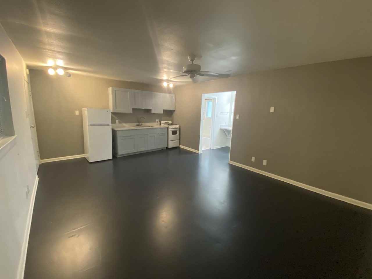 219 West Alabama - 30 #30 - Photo 3 of 21