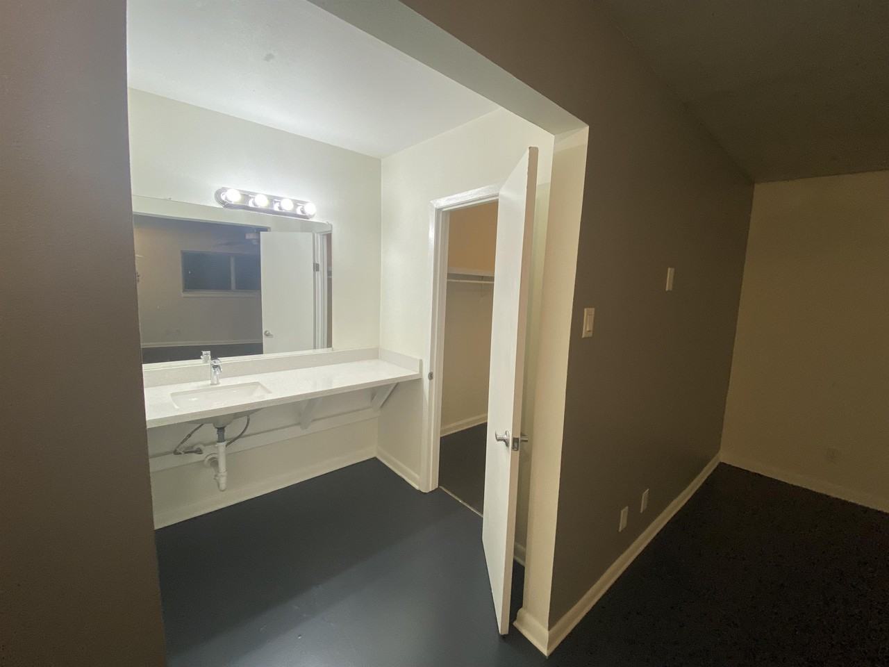 219 West Alabama - 30 #30 - Photo 5 of 21