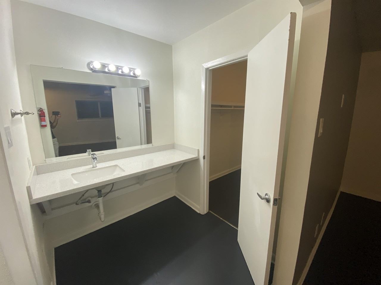 219 West Alabama - 30 #30 - Photo 6 of 21