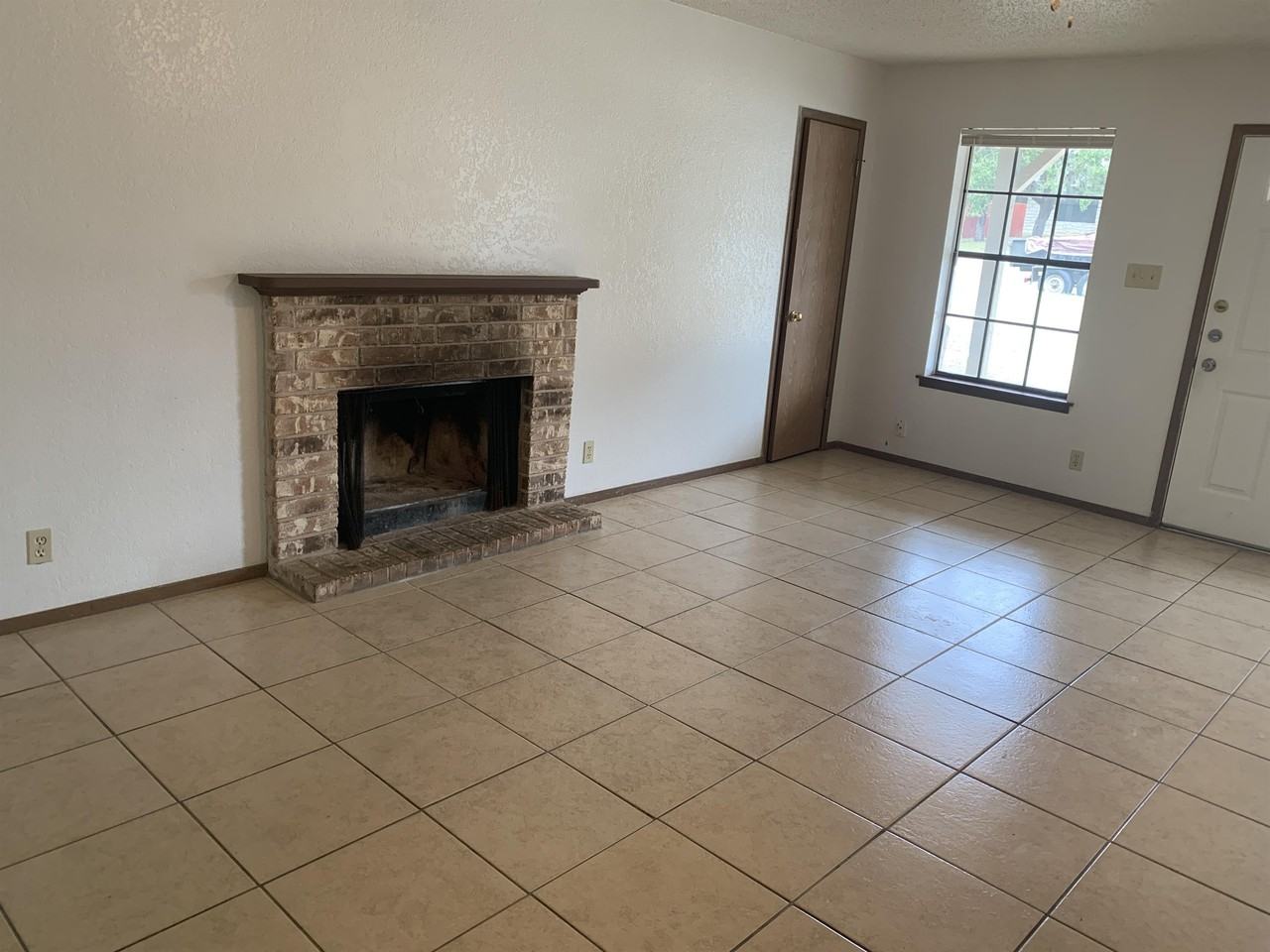 502 Hedgewood Dr #B - Photo 2 of 8