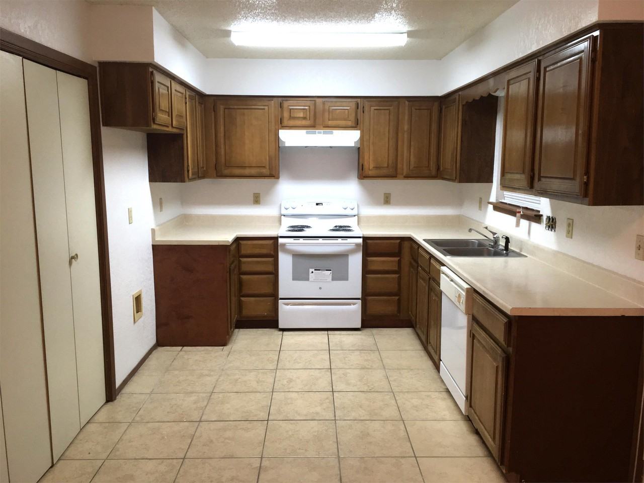 502 Hedgewood Dr #B - Photo 3 of 8