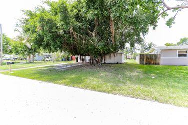 1305 Sw 28th Rd - Photo 2 of 22