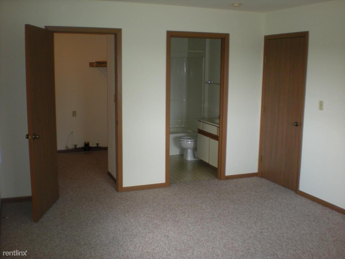 Clover Ridge Apartments W239N5928 Maple Ave 213, Sussex, WI 53089 Zumper