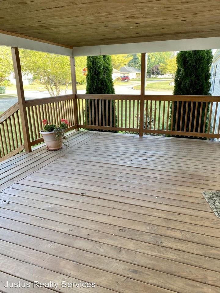 401 E Main St - Photo 2 of 21