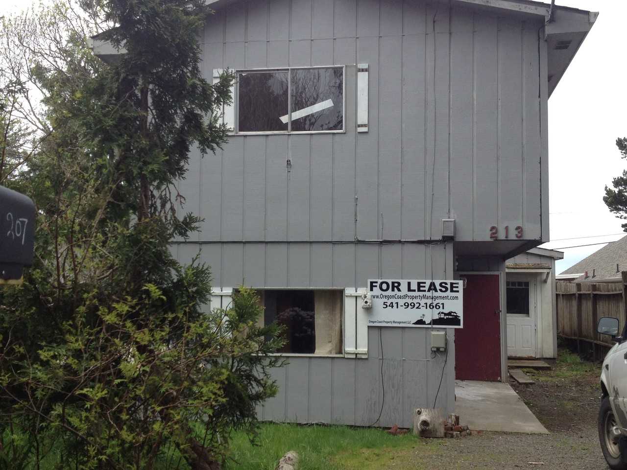 213 Se Neptune Ave - Photo 2 of 7